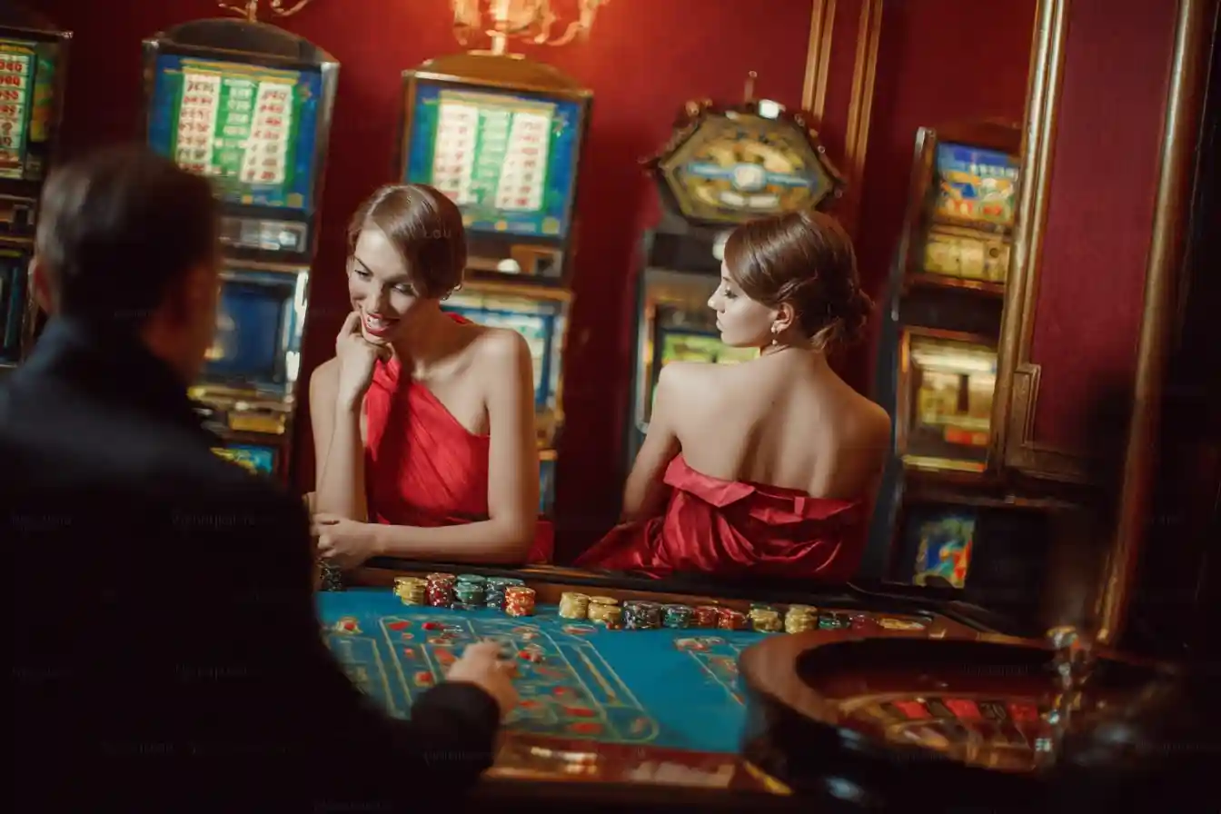 is arne slot leaving liverpool